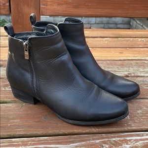 SOLD Blondo Lila leather waterproof ankle bootie